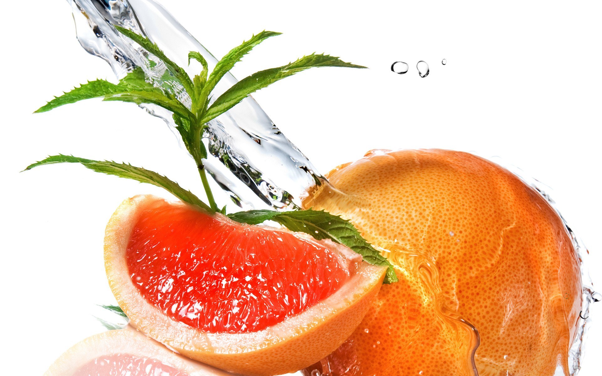 grapefruit with mint and water