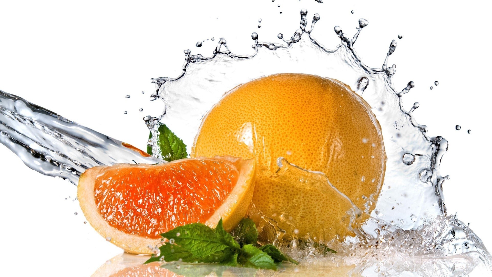 grapefruit with water splash
