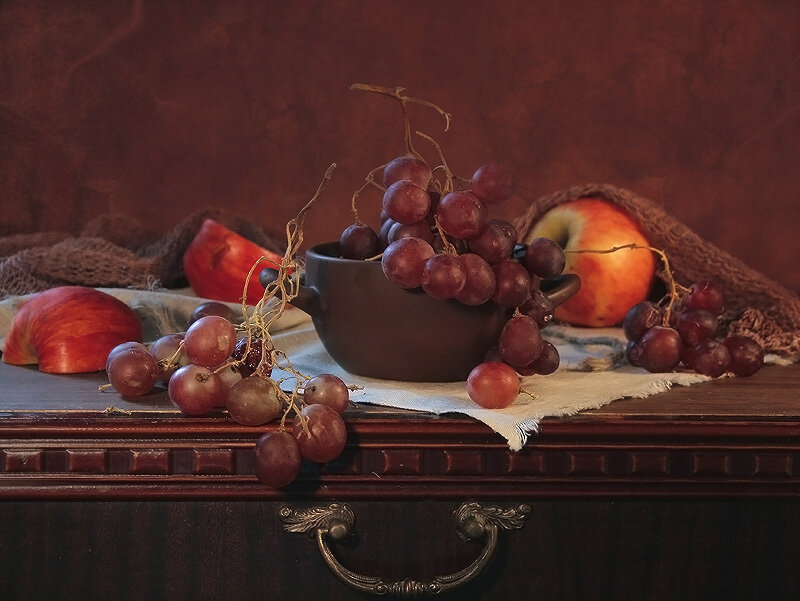 Grapes and Apples in Bowl