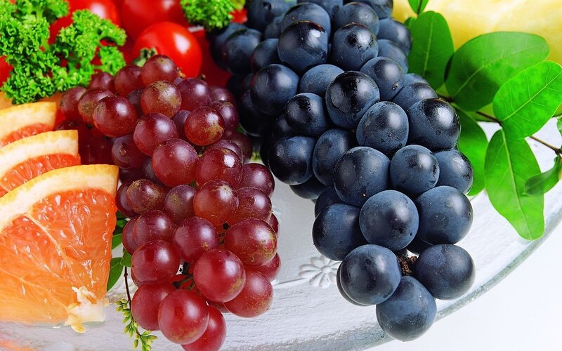 Grapes and Citrus Fruit — Red