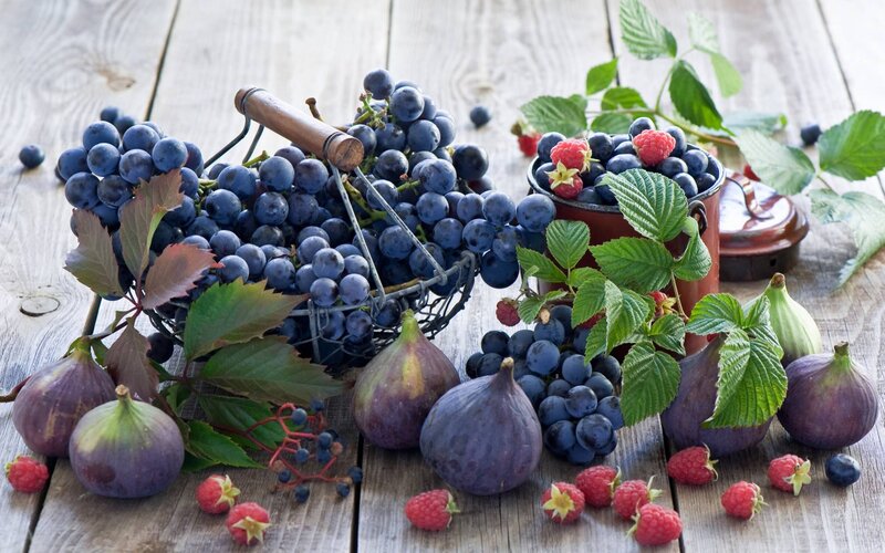 Grapes and Figs on Wood — Purple, Natural