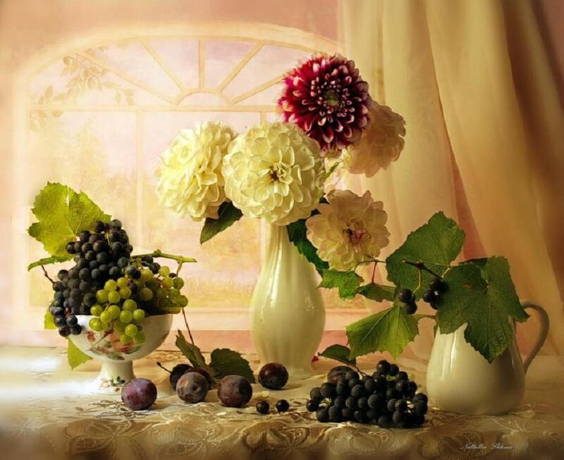 Grapes and Flowers in Vase — Cream