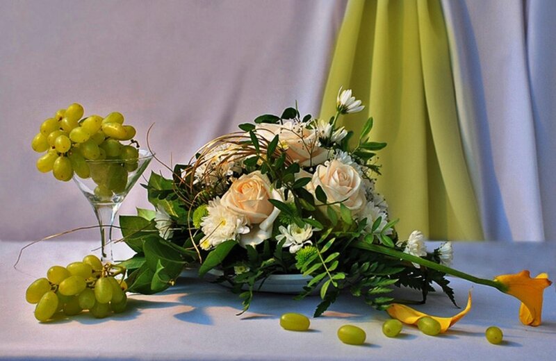 Grapes and Flowers on Table — Green