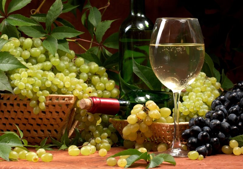 Grapes and White Wine — Green, Calm