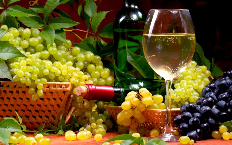 Grapes and White Wine — Green