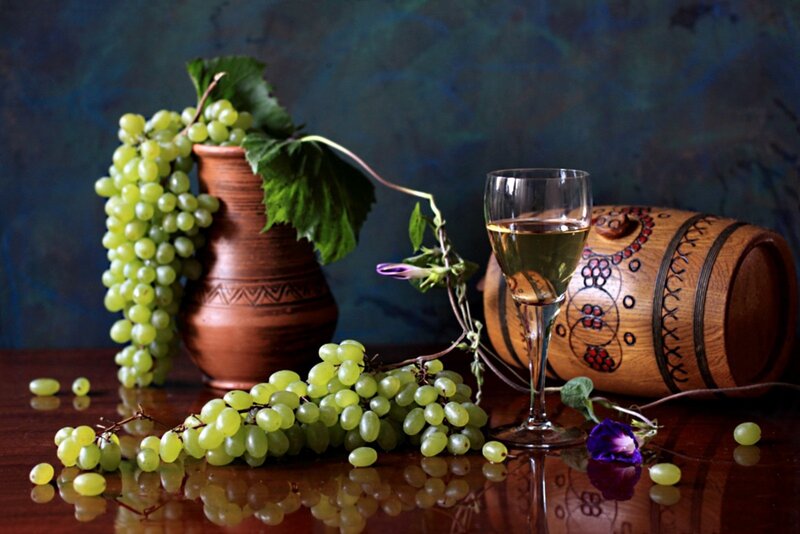 Grapes and Wine Glass — Green, Dramatic