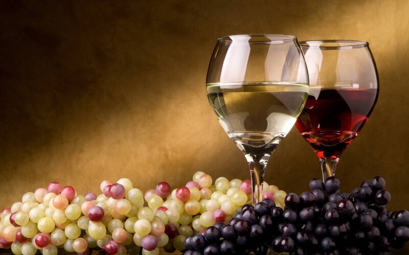Grapes and Wine Glasses — Gold