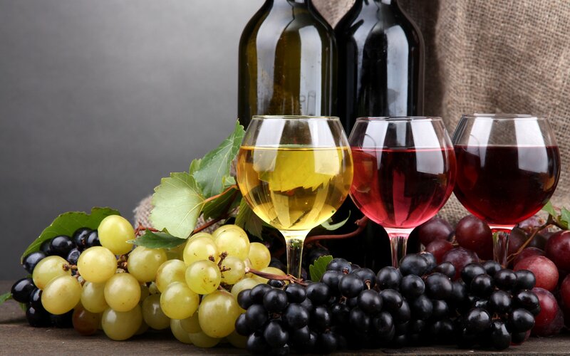 Grapes and Wine Glasses — Green, Calm