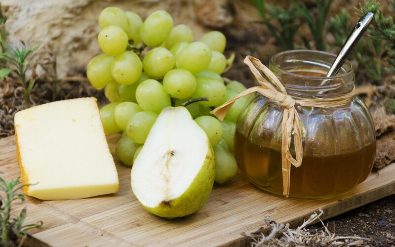 Grapes Cheese Pear Honey