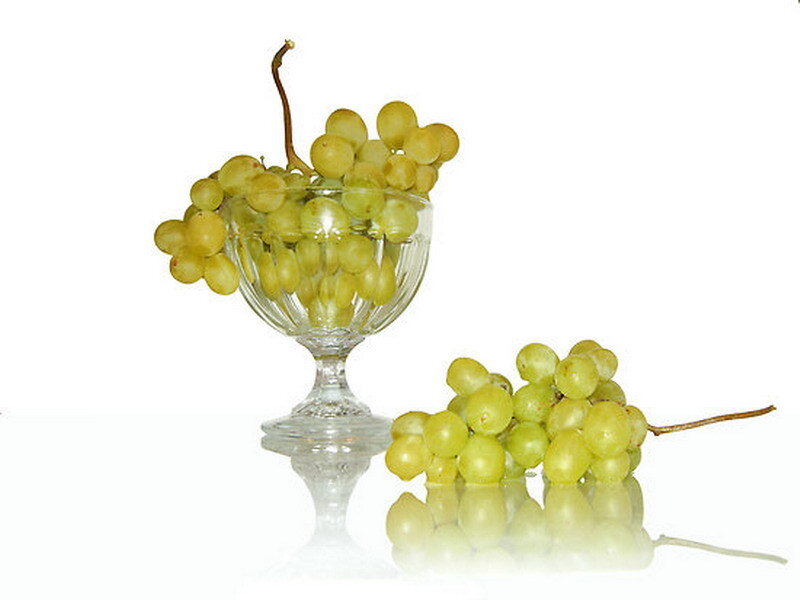 grapes in a glass bowl