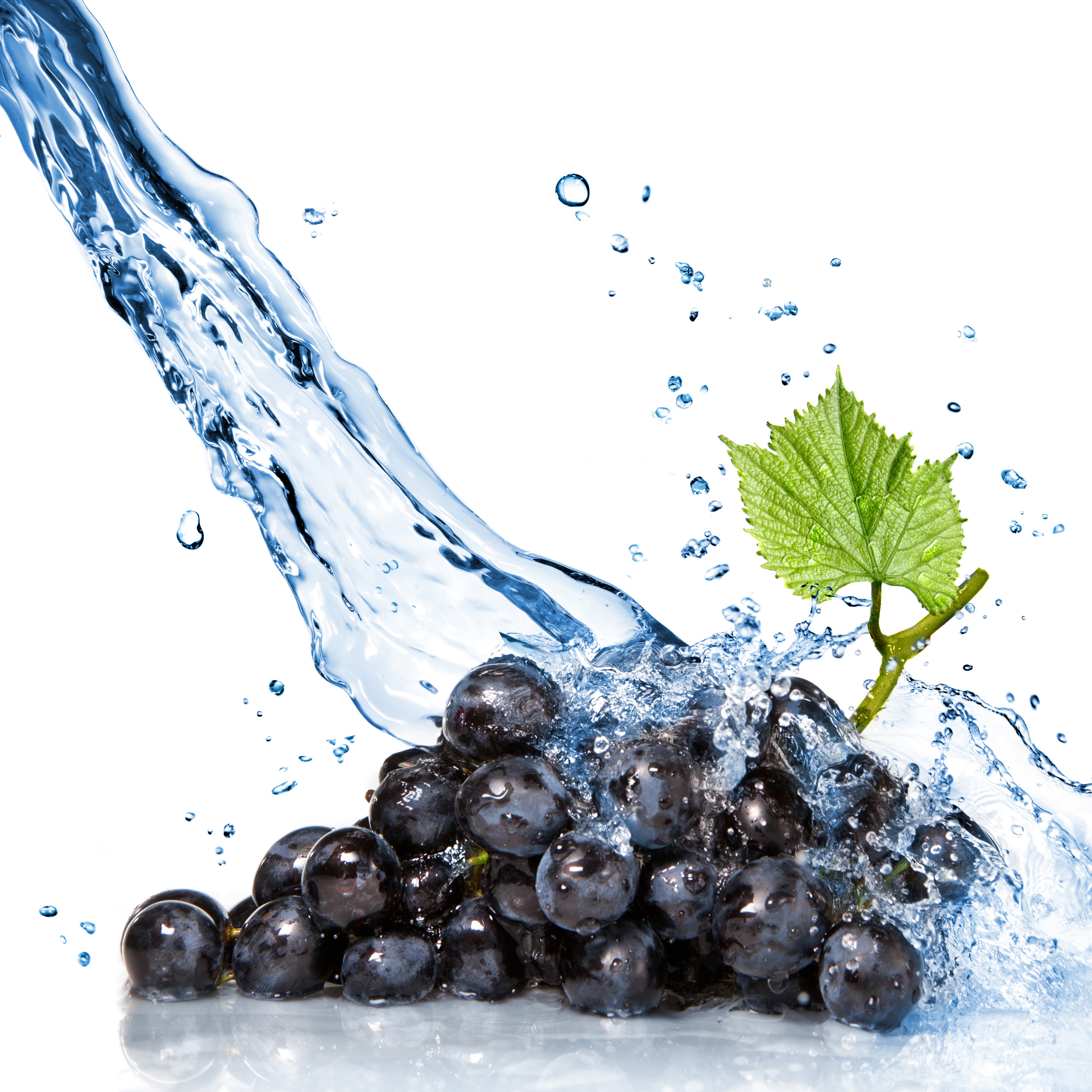 grapes splashing in water