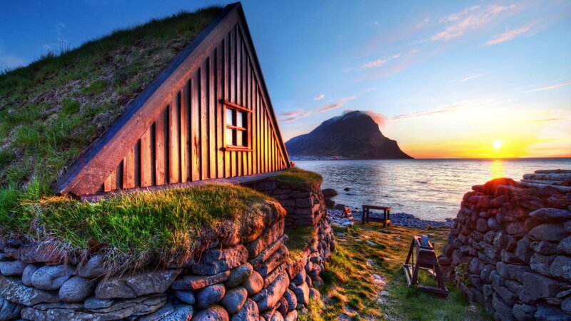 Grass-roofed Cabin — Green
