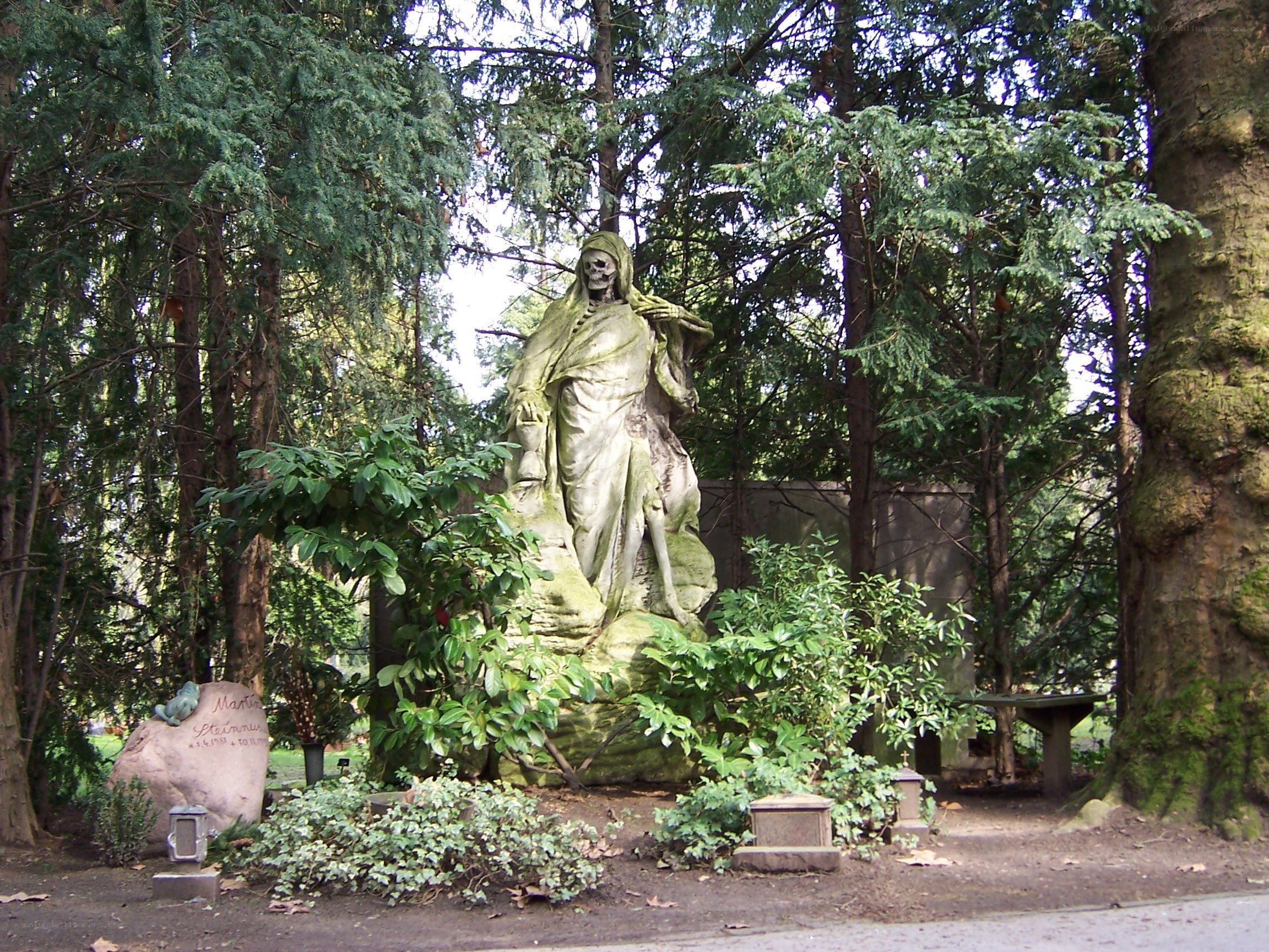 Graveyard statue of a skeleton