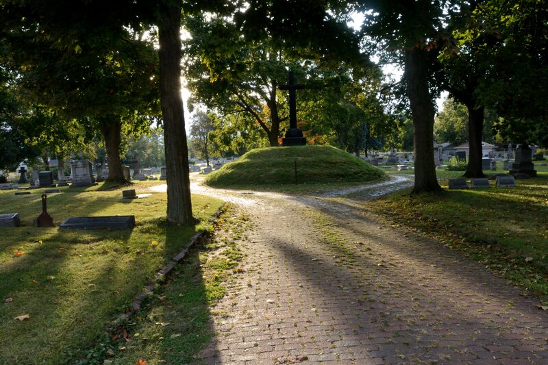 Graveyard with Cross — Green