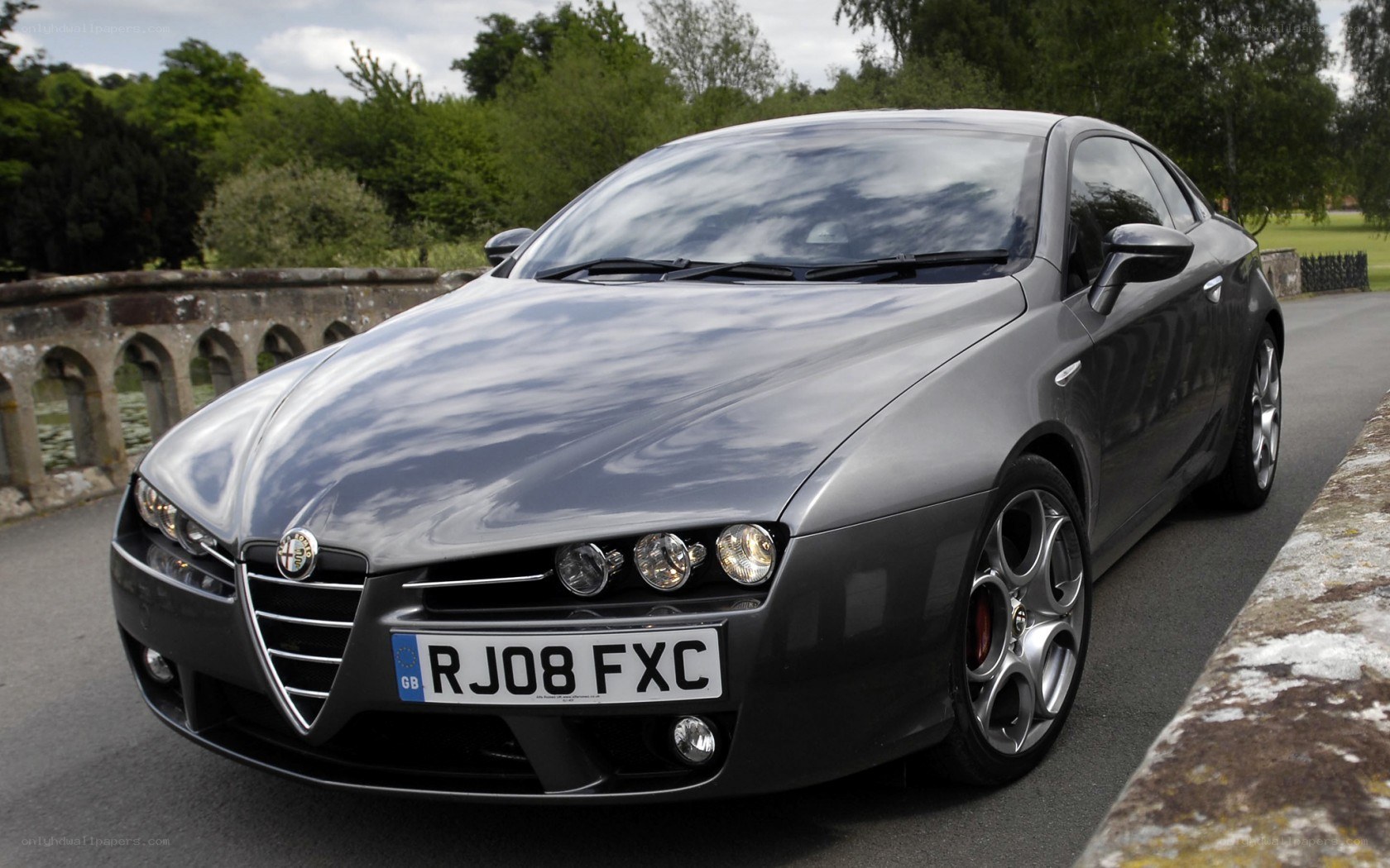 gray alfa Romeo coupe