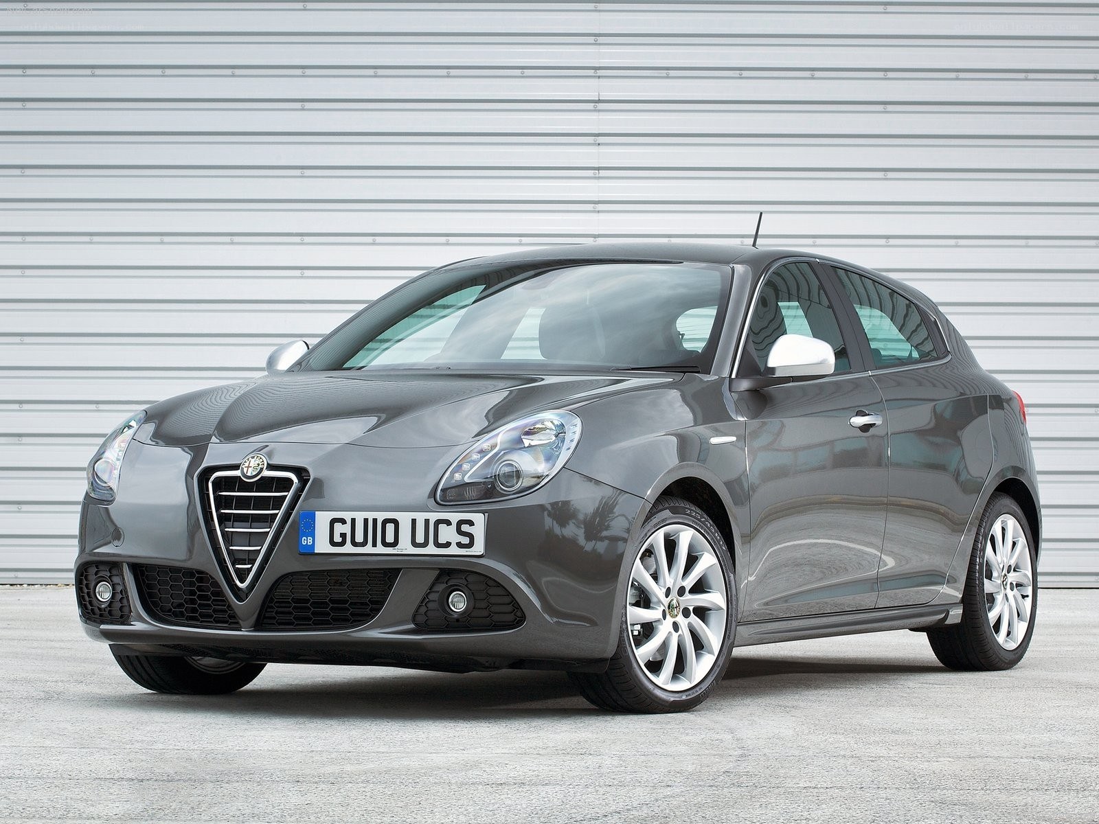 Gray Alfa Romeo Giulietta