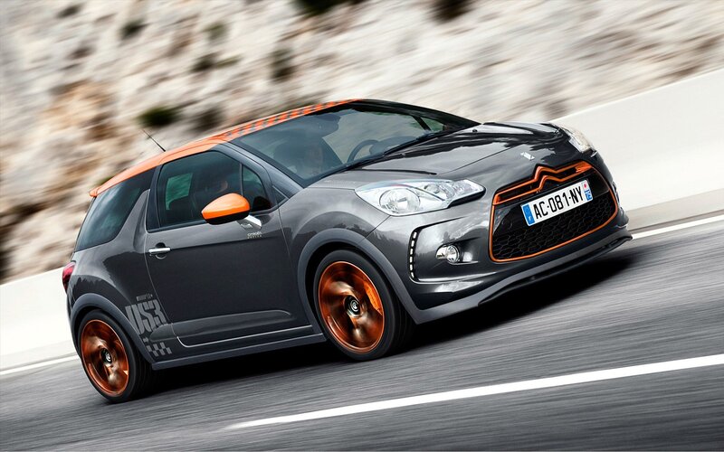 Gray and Orange Car — Dynamic