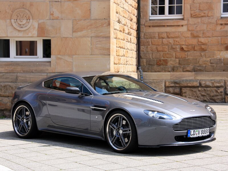 Gray Aston Martin V8 — Calm