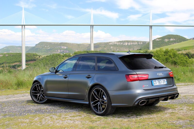 Gray Audi Rs6 Car