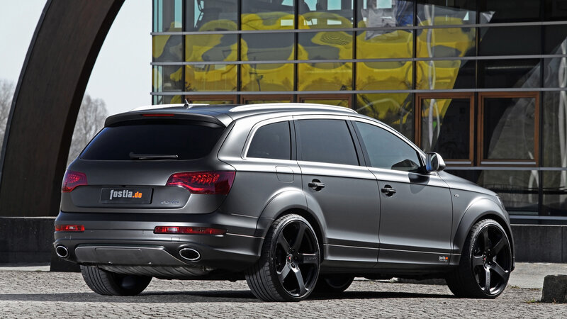 Gray Audi Suv — Modern