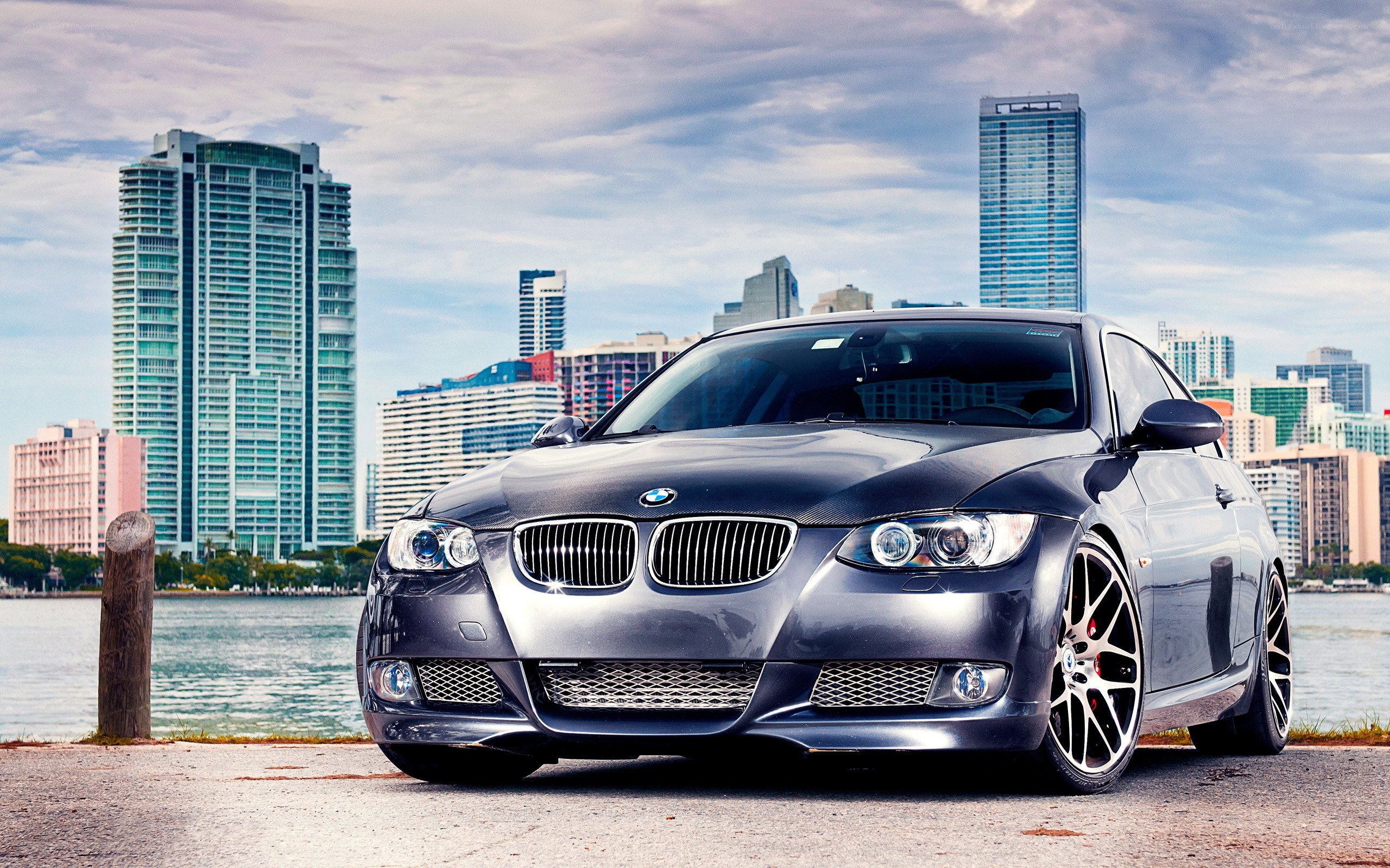 gray bmw in cityscape