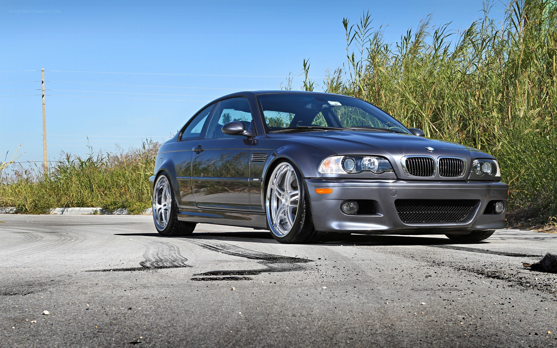 gray bmw m3 on asphalt