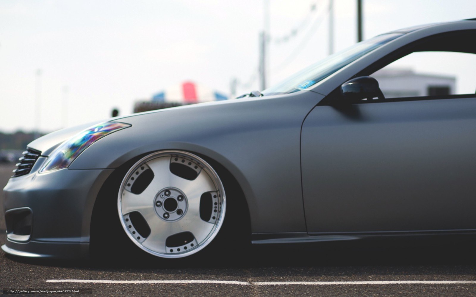 gray car with custom wheels