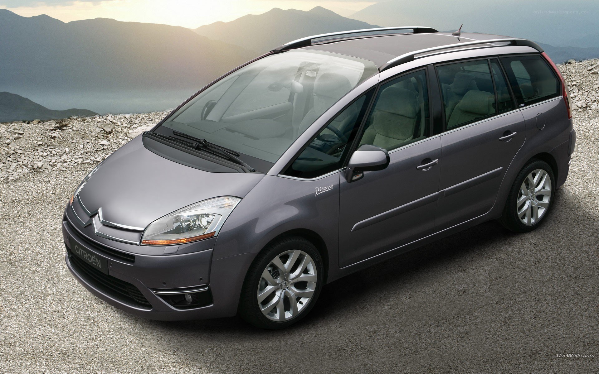 Gray Citroën C4 Picasso