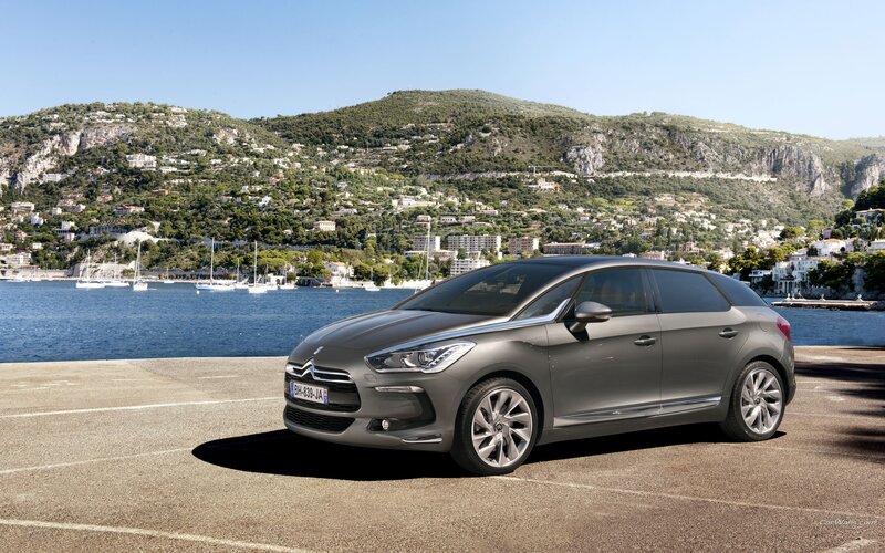 Gray Citroën DS5 by the coast
