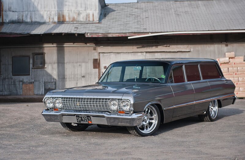 Gray Classic Station Wagon — Calm