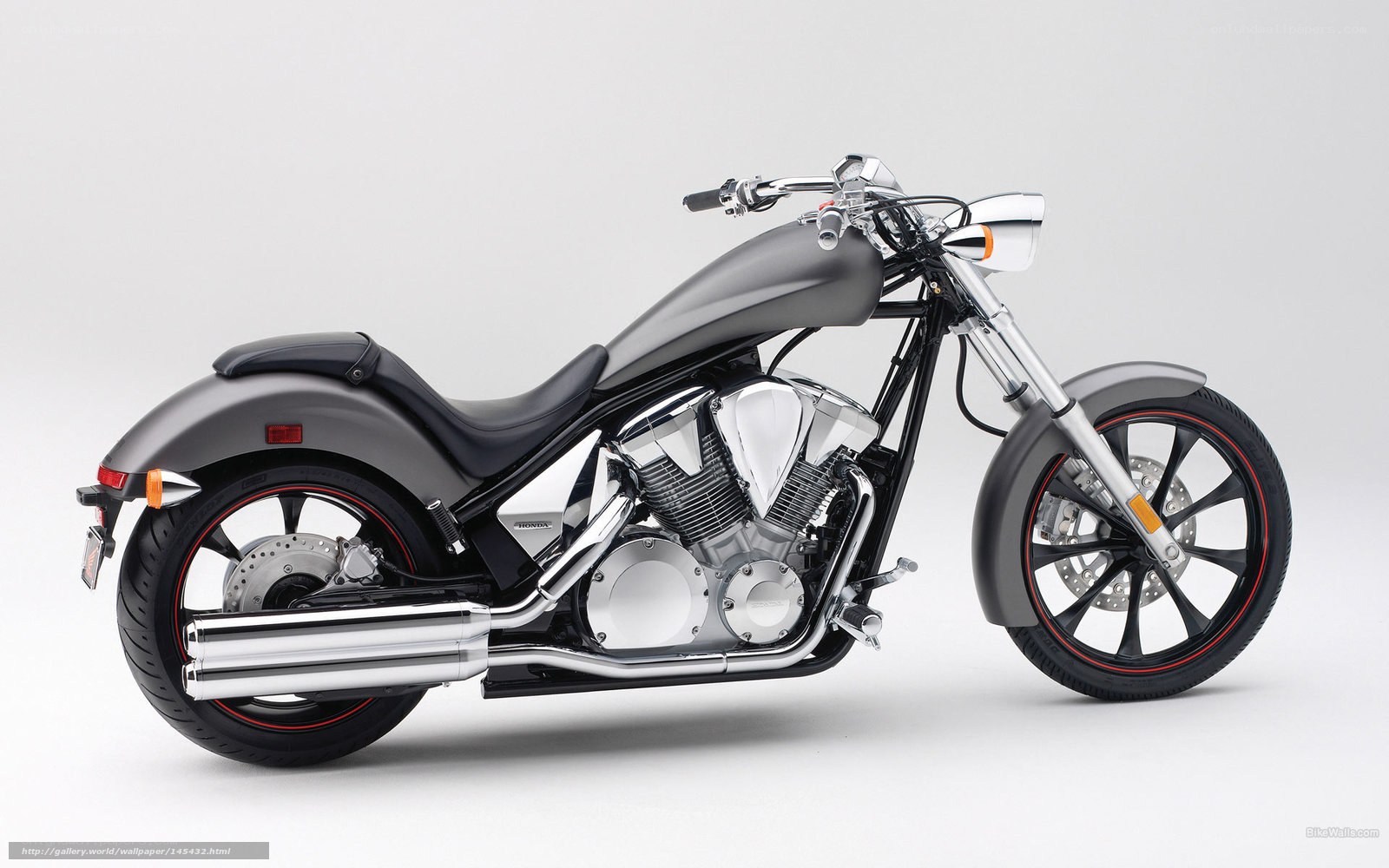 gray cruiser motorcycle