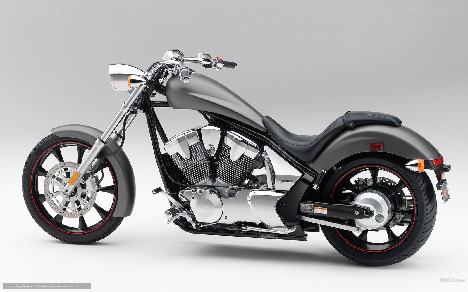 gray cruiser motorcycle