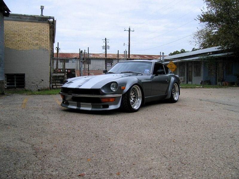 gray datsun 240z with stripes