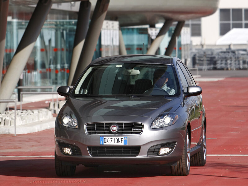 Gray Fiat Croma parked outside