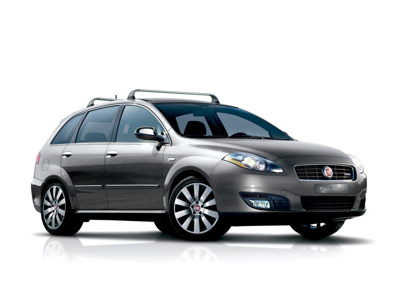 Gray Fiat Croma station wagon