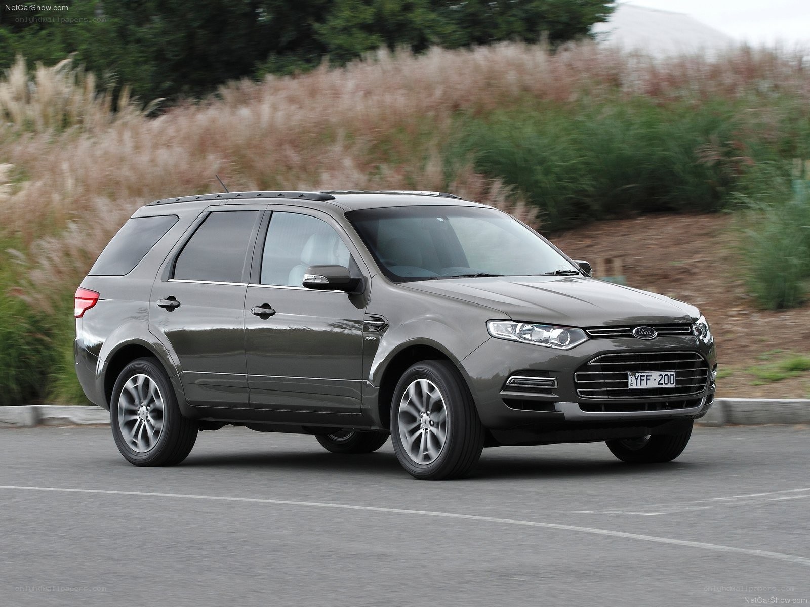 gray ford suv on road