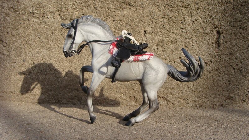 Gray Horse Figurine — Neutral