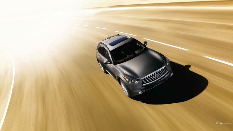 Gray Infiniti Suv — Dynamic