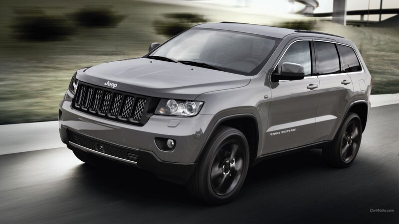 Gray Jeep Grand Cherokee