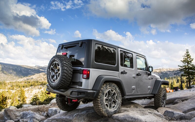 Gray Jeep Wrangler — Outdoor, Afternoon