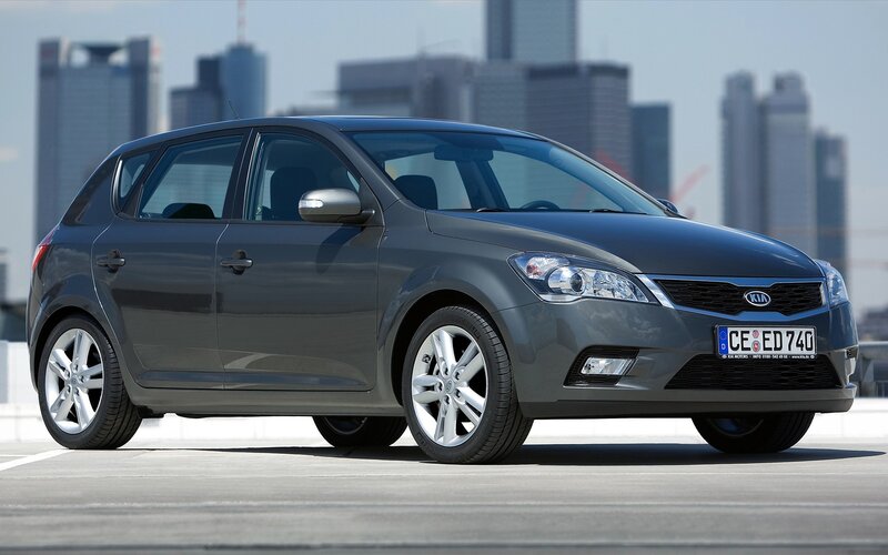 gray kia cee'd hatchback