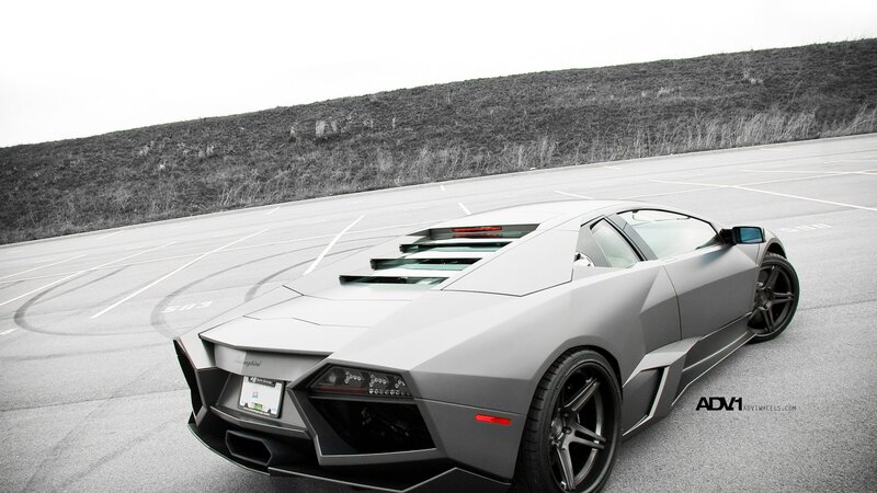 gray lamborghini on track