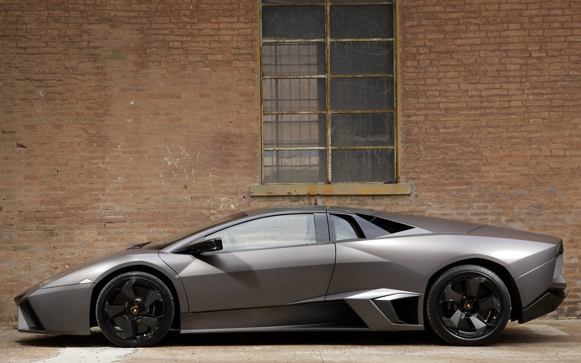 Gray Lamborghini sports car