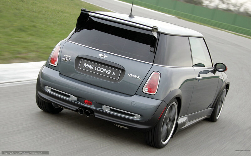 Gray Mini Cooper S — Dynamic