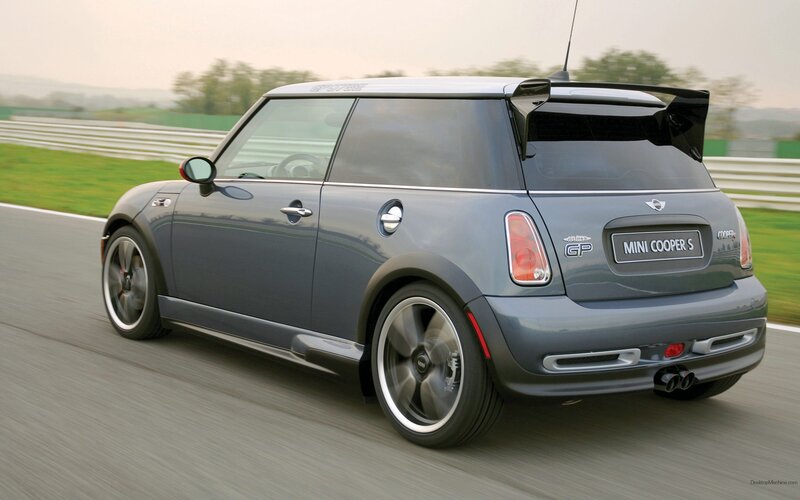 gray mini cooper s on racetrack