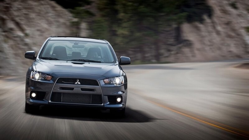 Gray Mitsubishi Lancer — Dynamic