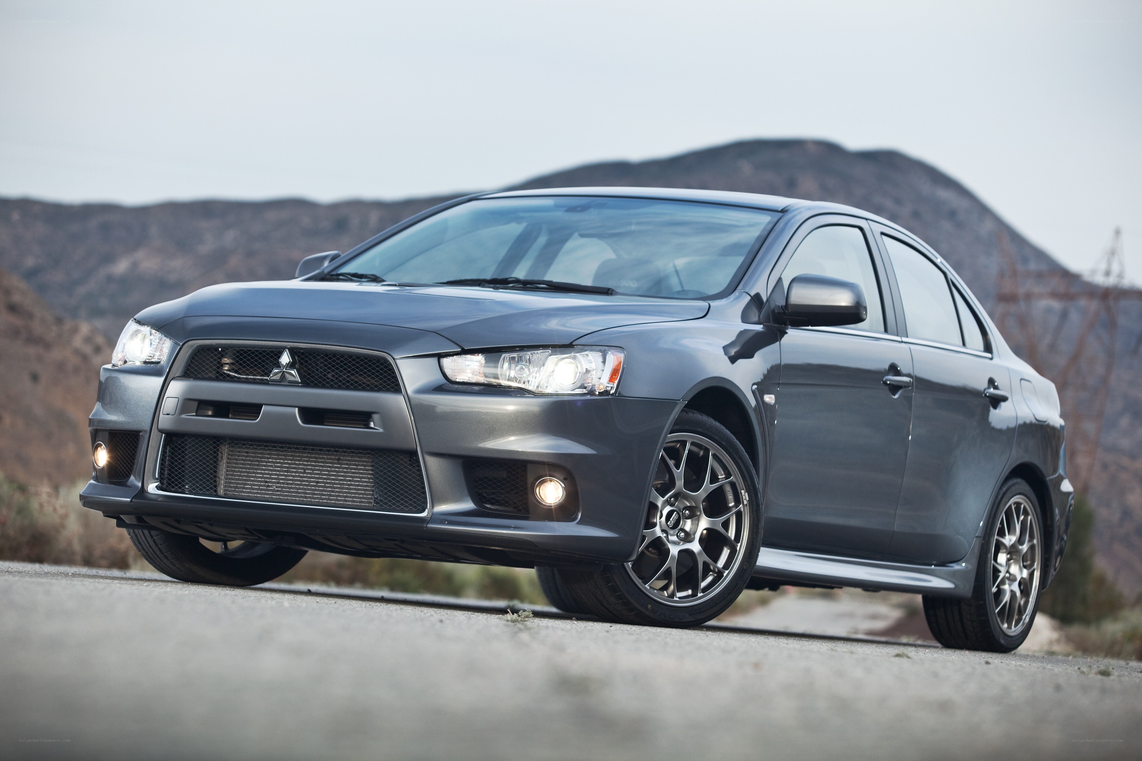 gray mitsubishi lancer evolution