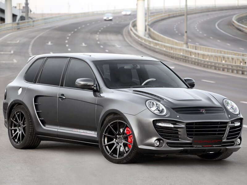 Gray Modified SUV — Dynamic, Afternoon