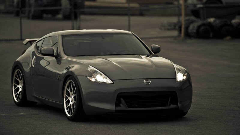 gray nissan 370z sports car