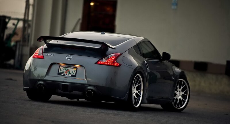 gray nissan 370z with rear spoiler
